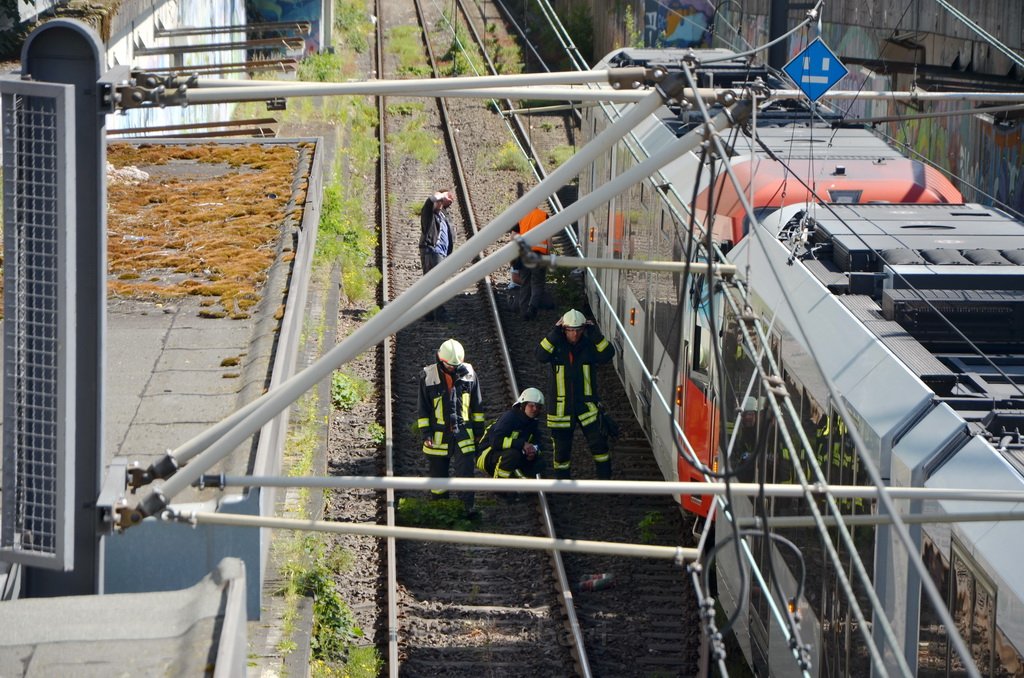 Unfall zwischen zwei KVB Bahnen Koeln Hoehenhaus Im Weidenbruch P056.JPG